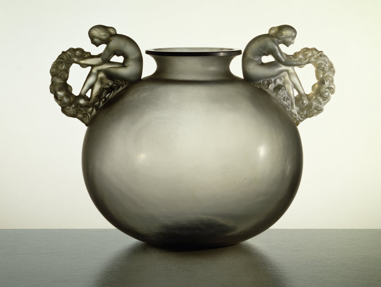 Bouchardon Vase，1926（烟雾玻璃） 作者 勒内·朱尔斯·拉利克