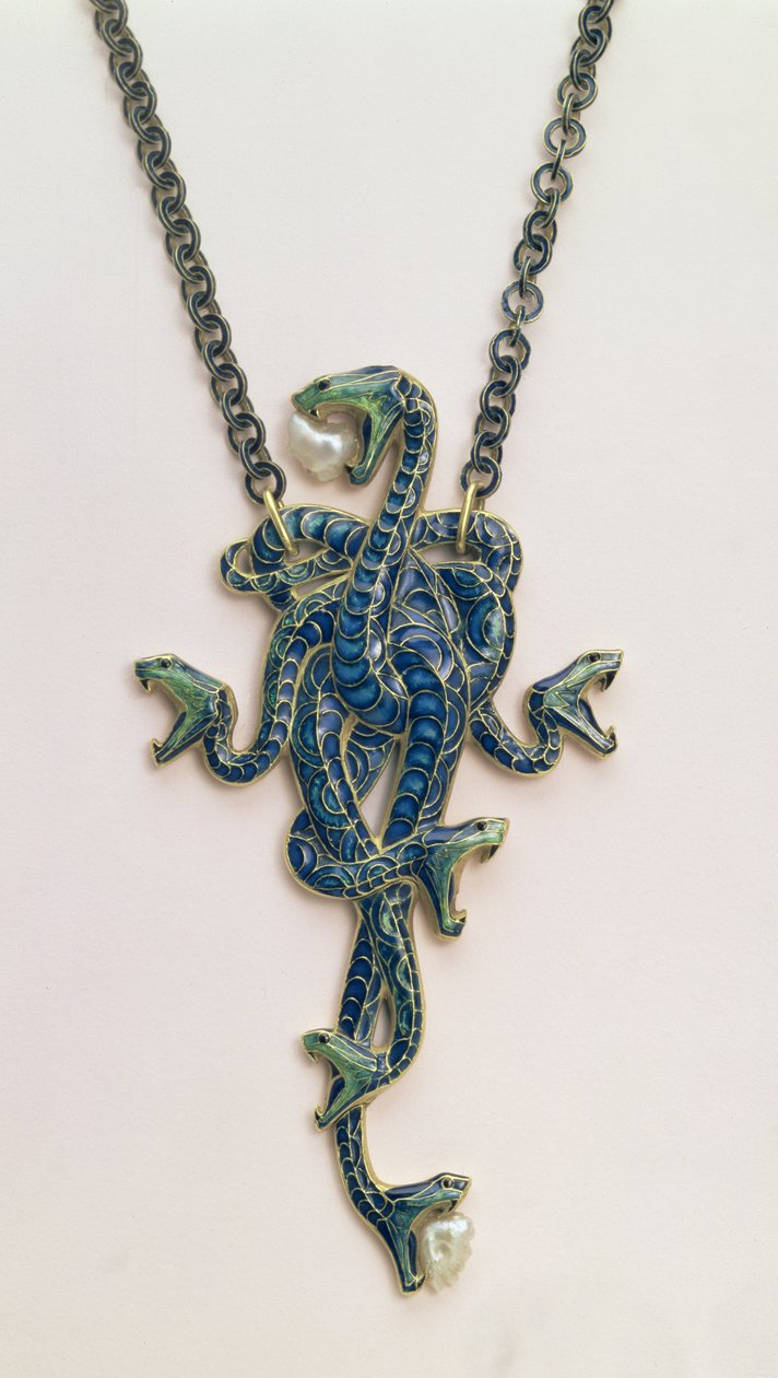 连环蛇形吊坠，由Rene Jules Lalique（1860-1945），巴黎，1898-99（金，珍珠和珐琅） 作者 勒内·朱尔斯·拉利克
