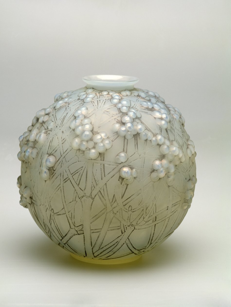 德鲁伊花瓶，1924年（模具吹制玻璃） 作者 勒内·朱尔斯·拉利克