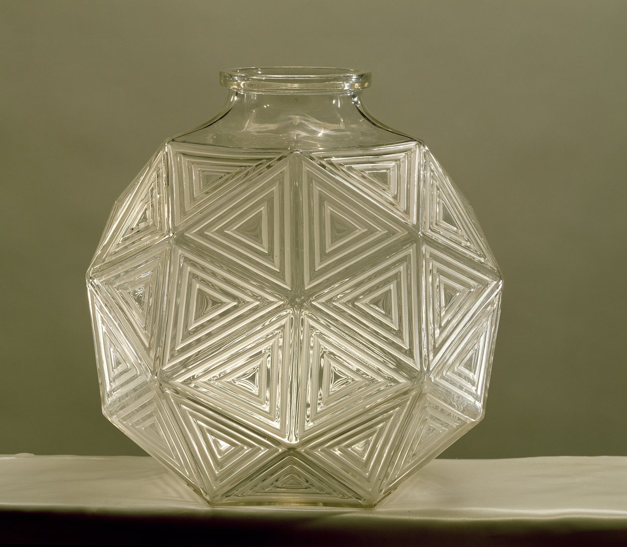 南京花瓶，1925年（透明和磨砂玻璃） 作者 勒内·朱尔斯·拉利克