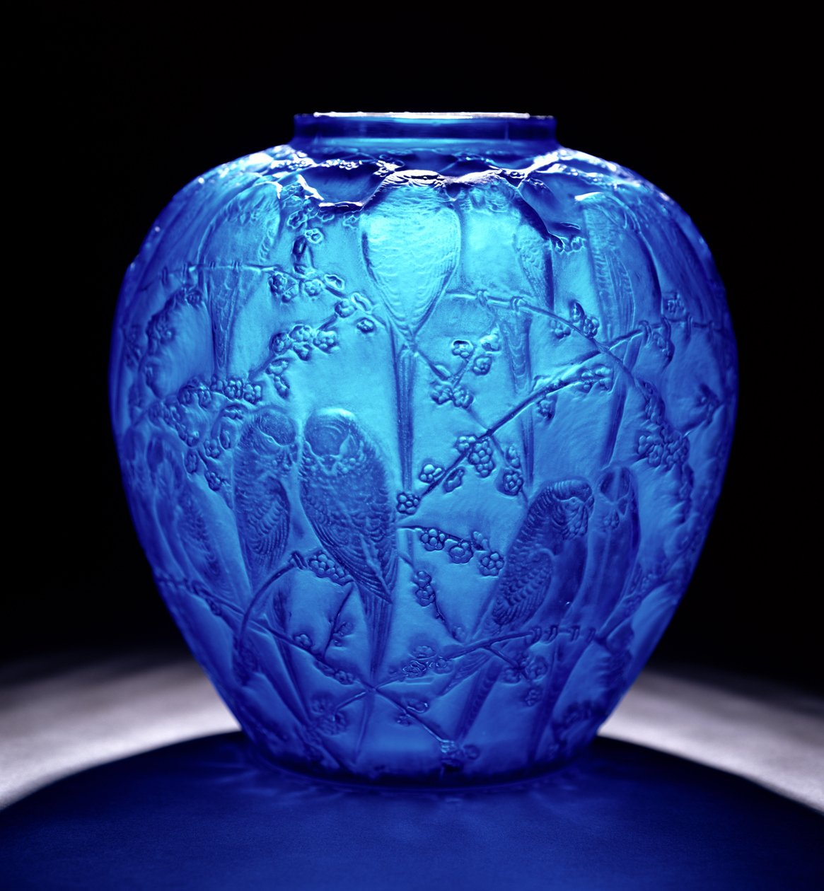 Perruches Electric Blue Vase（玻璃） 作者 勒内·朱尔斯·拉利克