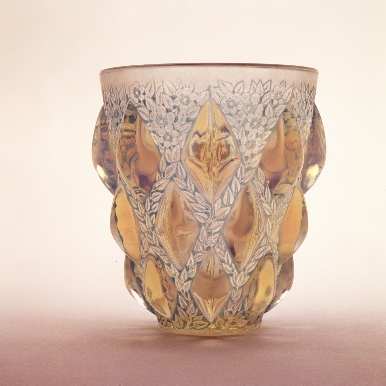 Rampillon花瓶，c.1902（玻璃） 作者 勒内·朱尔斯·拉利克