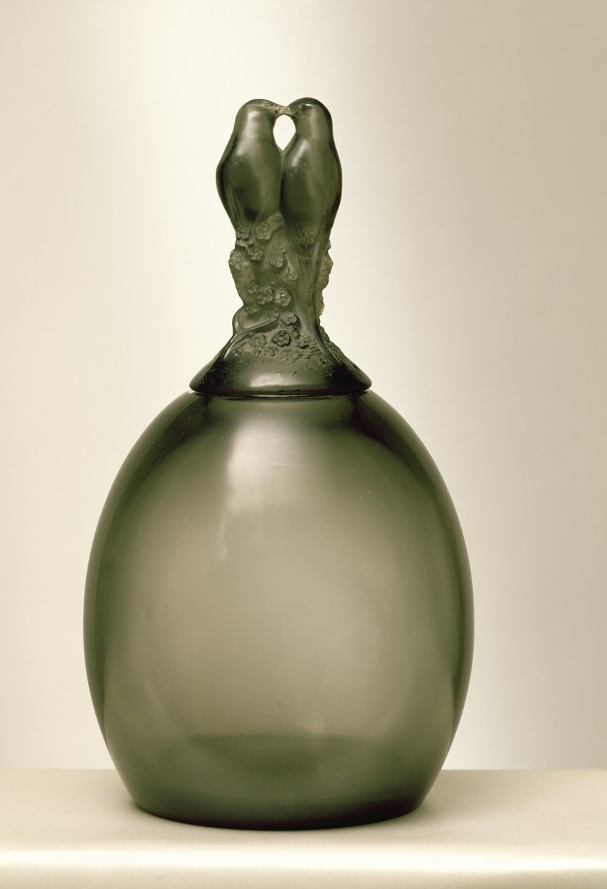 Turtle Doves Vase，1925（烟灰色玻璃） 作者 勒内·朱尔斯·拉利克