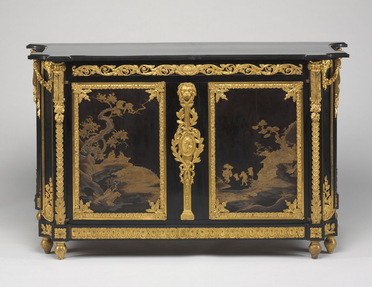 抽屉柜（马桶），约1765年至1770年（乌木贴面，配有日本漆板，镀金青铜底座和大理石台面） 作者 雷内·杜波依斯（Rene Dubois）