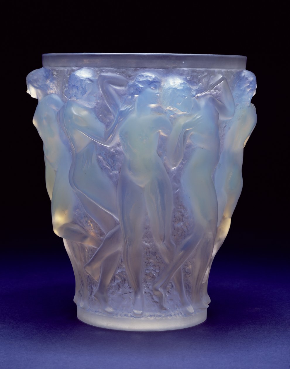 Bacchantes，1927（蛋白石玻璃） 作者 勒内·朱尔斯·拉利克