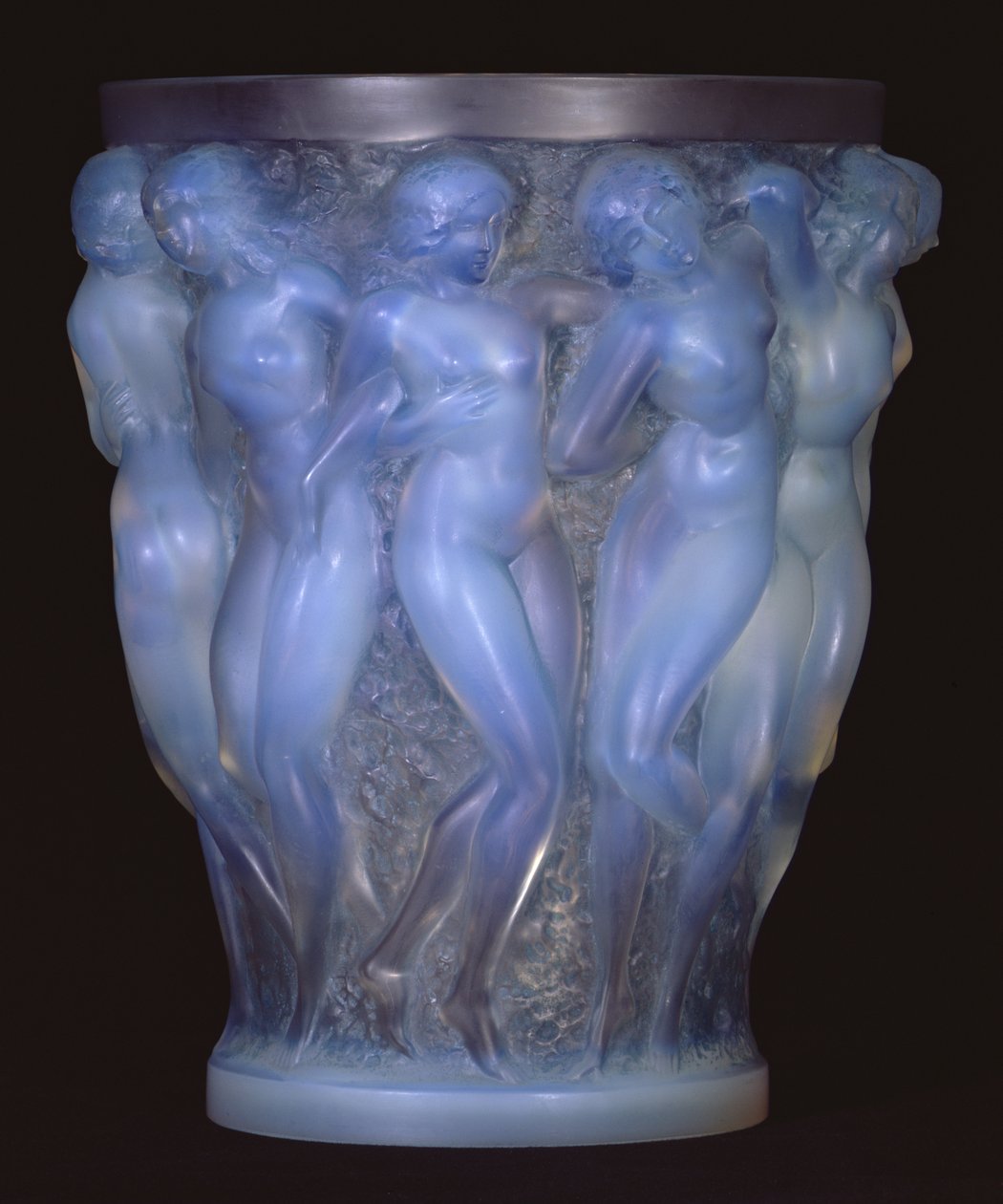 Bacchantes，1927（蛋白石玻璃） 作者 勒内·朱尔斯·拉利克