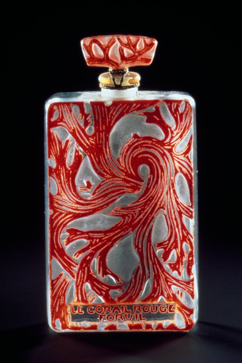 Forvil的红珊瑚（Le Corail Rouge）香水的玻璃瓶。 作者 勒内·朱尔斯·拉利克