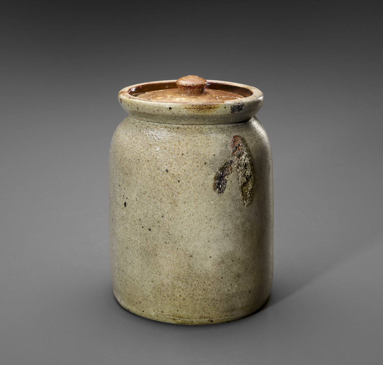 罐子，约1920-1935（盐釉石器）。 作者 罗内斯伯勒陶器公司 (attr.to)