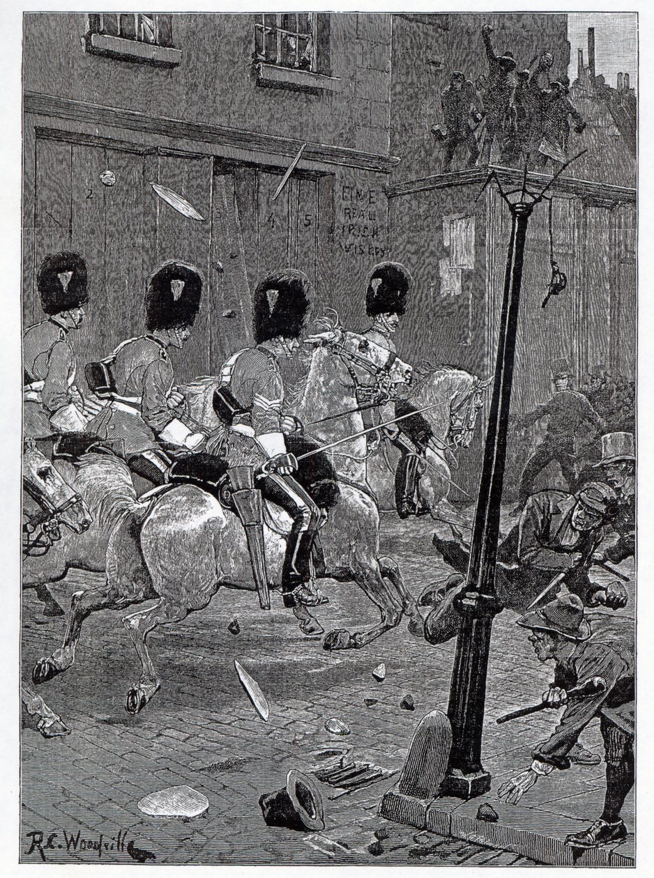 爱尔兰土地联盟的激动：苏格兰人为利默里克的暴民收费，1881年10月29日“插图伦敦新闻”插图 作者 理查德·卡顿·伍德维尔