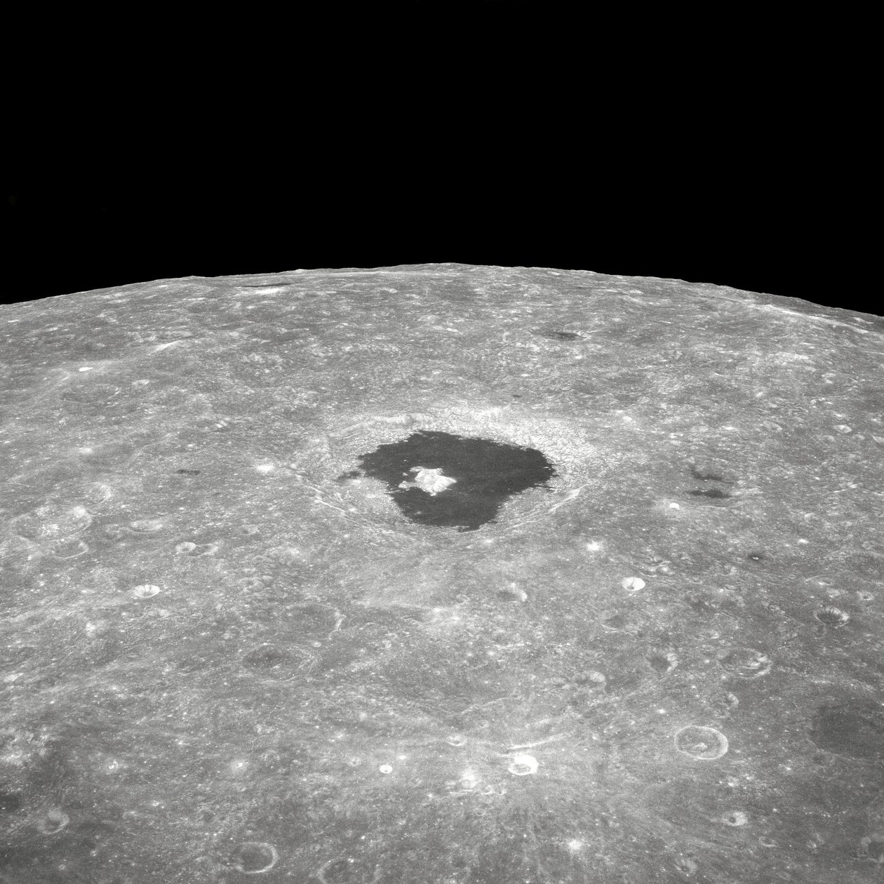 齐奥尔科夫斯基火山口 作者 理查德（后）爸爸