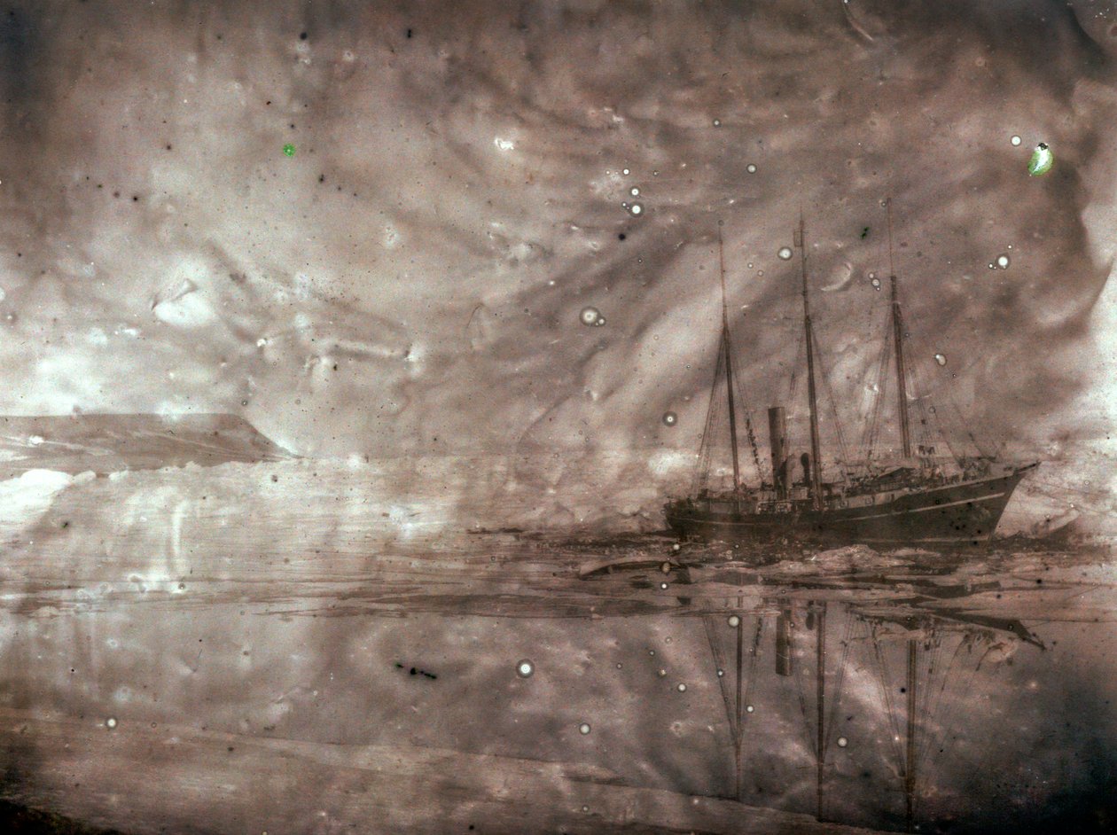 罗斯福号蒸汽船（SS Roosevelt），1905 年下水的美国蒸汽船，为罗伯特-皮尔里（Robert Peary）的极地探险而建造。 作者 罗伯特·埃德温·皮里