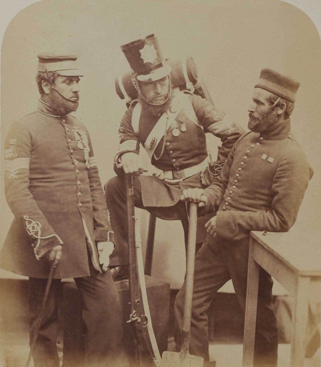 彩色警长J. Stanton，Kester Knight和W. Bruce，皇家工兵和矿工，1856年（棕褐色照片） 作者 罗伯特·霍利特