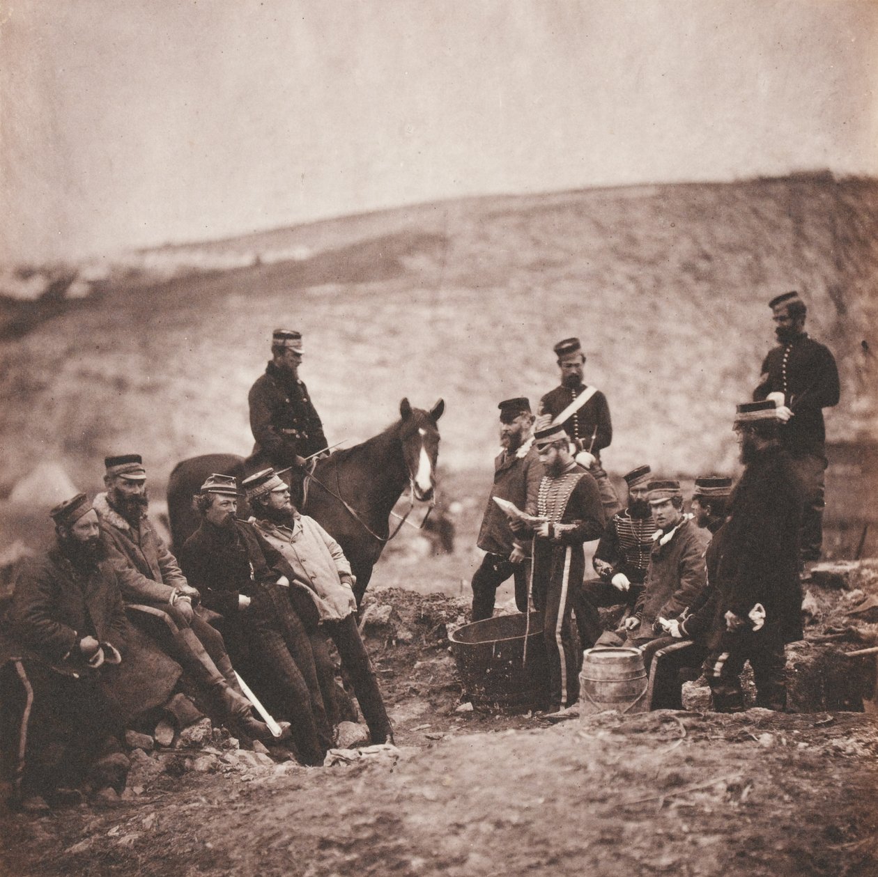 1855年与克里米亚战争相关的52张照片专辑中的第8名（国王的皇家爱尔兰人）轻型龙骑兵（Hussars）的官兵 作者 罗杰芬顿