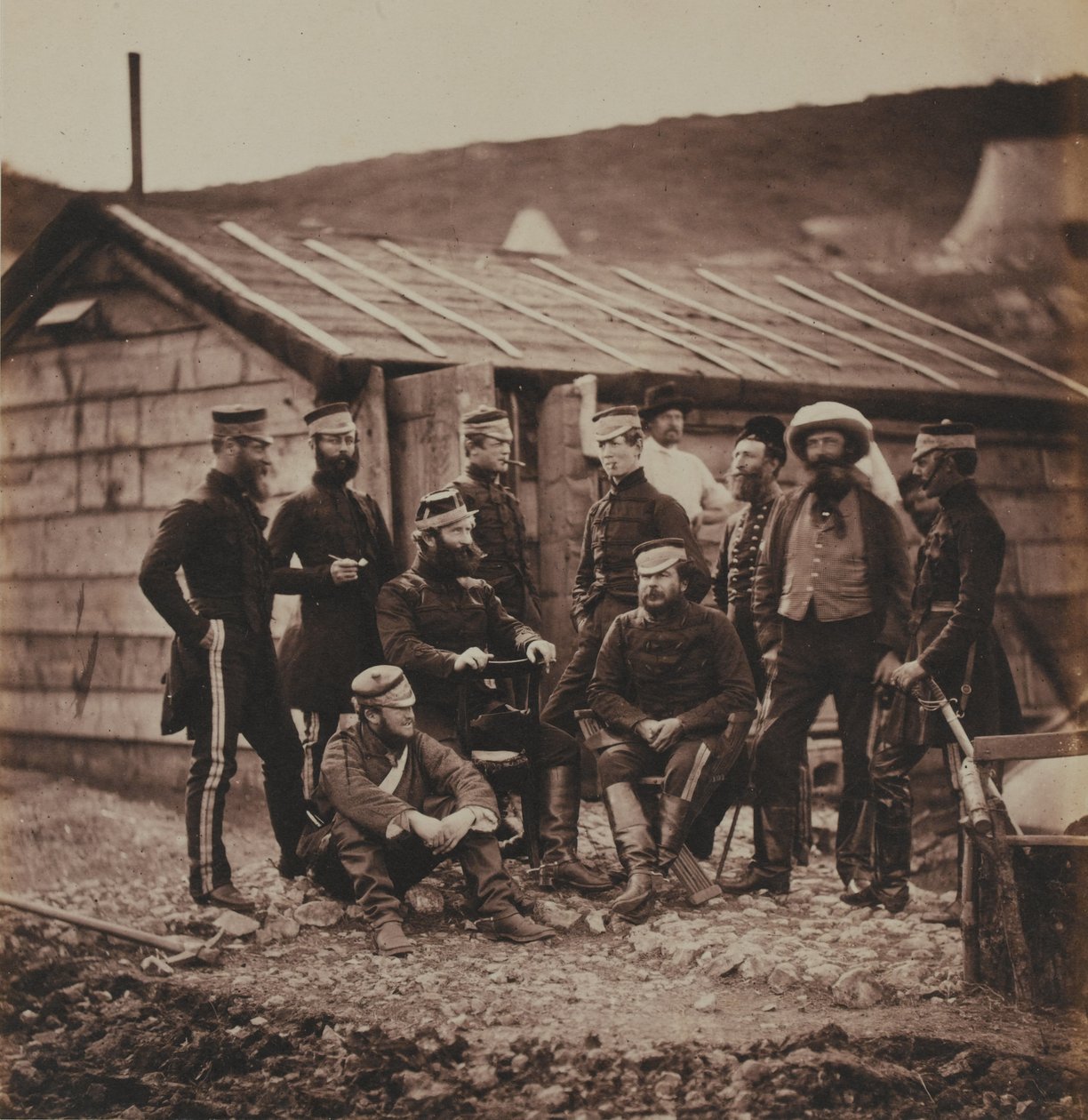 1855年与克里米亚战争相关的52张照片专辑中的第4（女王自己）轻型龙骑兵团的官员 作者 罗杰芬顿