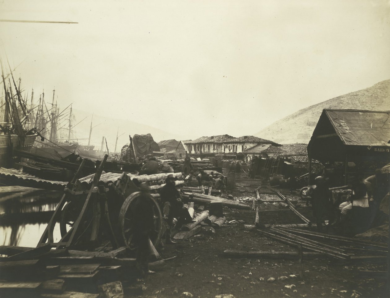 登陆地点，铁路仓库，巴拉克拉瓦，1855年。 作者 罗杰芬顿