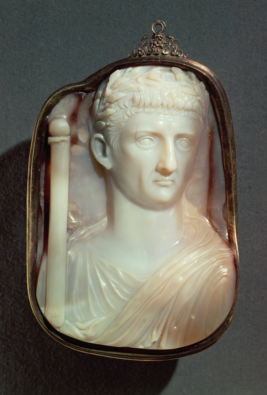 玛瑙Cameo，饰有皇帝克劳迪斯（10BC-54AD）的肖像，高浮雕（玛瑙） 作者 小说