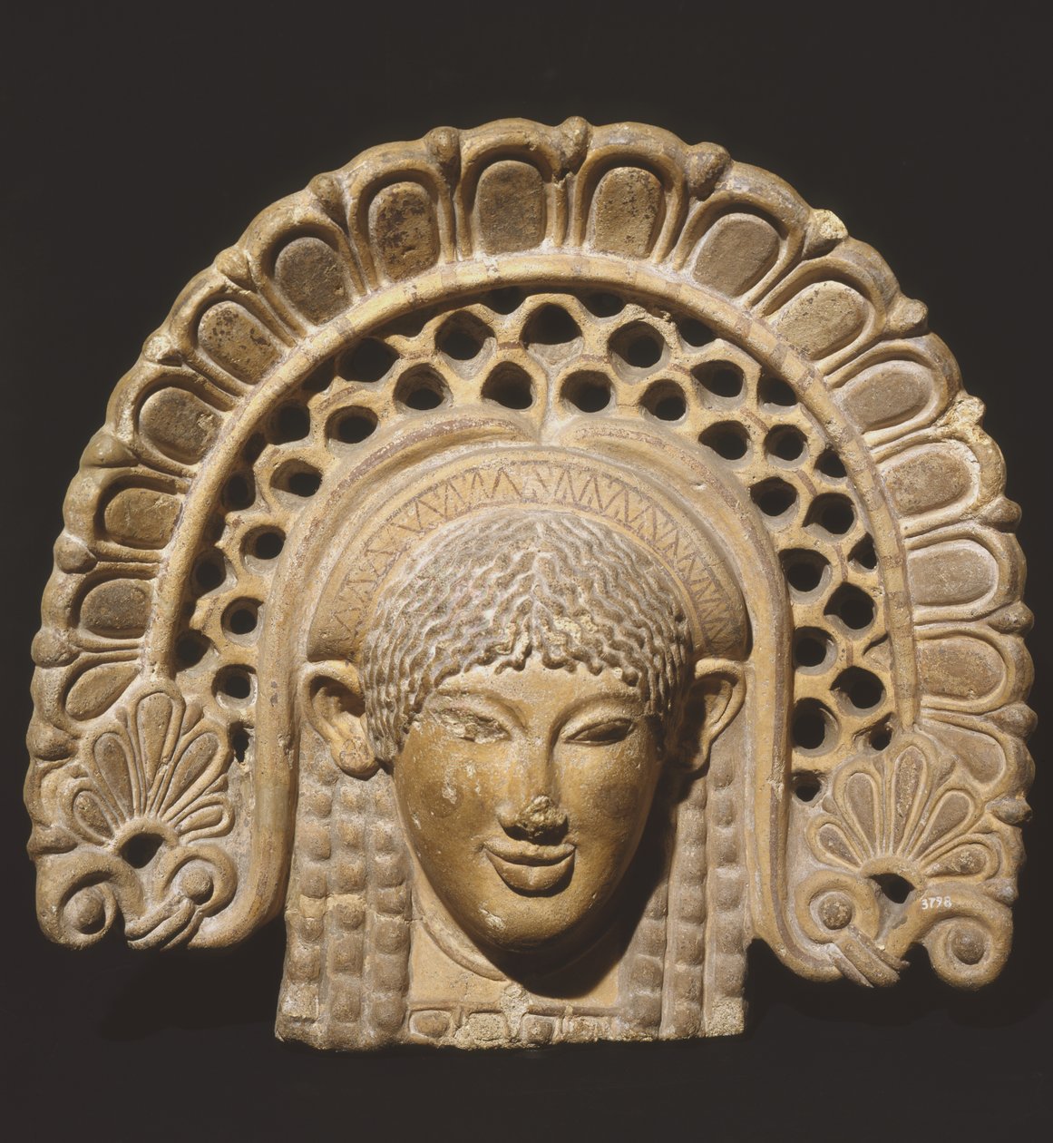 描绘女性头像的Antefix，来自Lanuvio 作者 小说