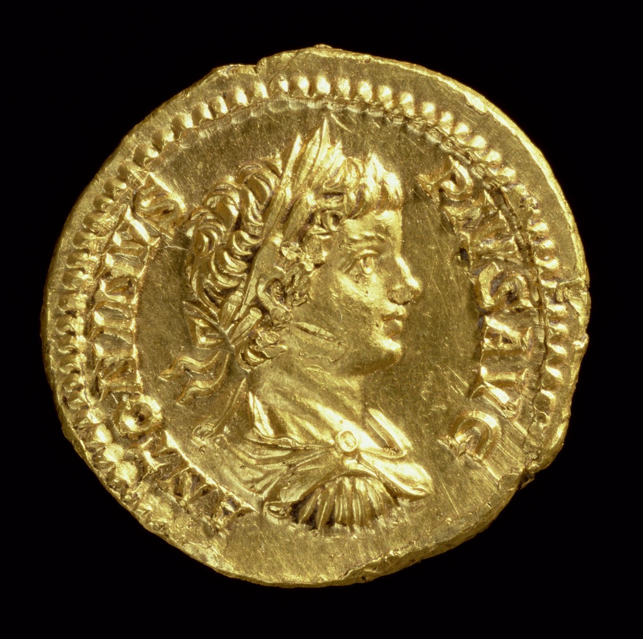 Aureus（正面）与卡拉卡拉（公元196-217）的头部垂下，戴着月桂花环。 Iscription：ANTONINVS PIVS AVG（黄金）（反向见119136） 作者 小说
