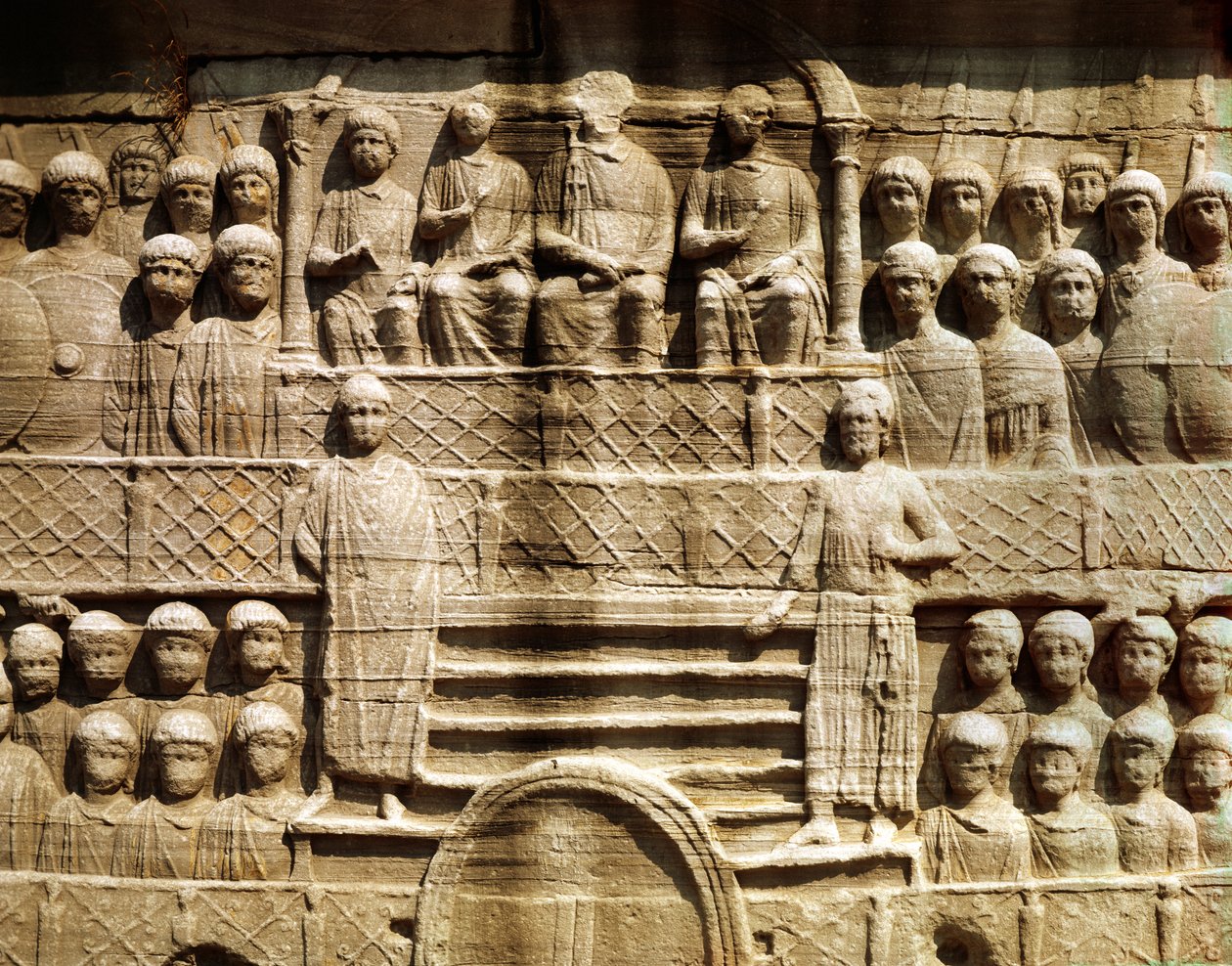 在Theodosius I（347-395）方尖碑的基础上的救济，也被称为Tarnmosis III的方尖碑，来自卡纳克（大理石） 作者 小说