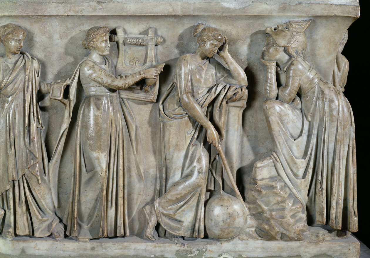 缪斯的石棺，详细描绘了Terpsichore，Urania和Melpomene，公元160年（大理石） 作者 小说