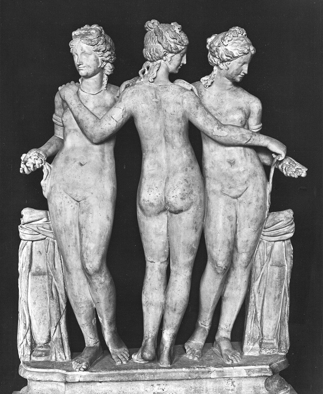 The Three Graces，公元前2世纪希腊原版（大理石）的复制品（见191014和191015） 作者 小说