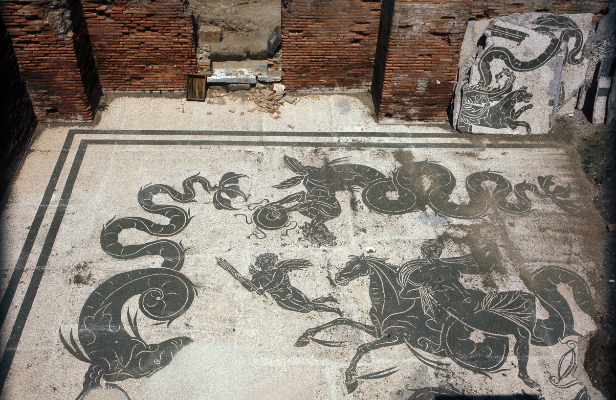 古奥斯蒂亚（Ostia）。 公司广场。 Sabratha Seafarers Corporation 的马赛克。 海王星浴场。 作者 小说
