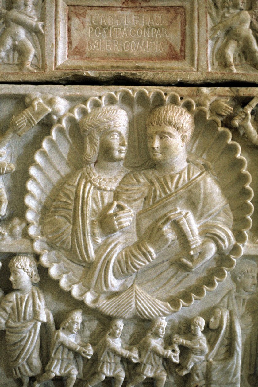 Christian Art 313 AD: Adelphia and Valerio. Sarcophagus of Adelphia preserved at the Museum of Syracuse in Sicily (Italy). 作者 小说