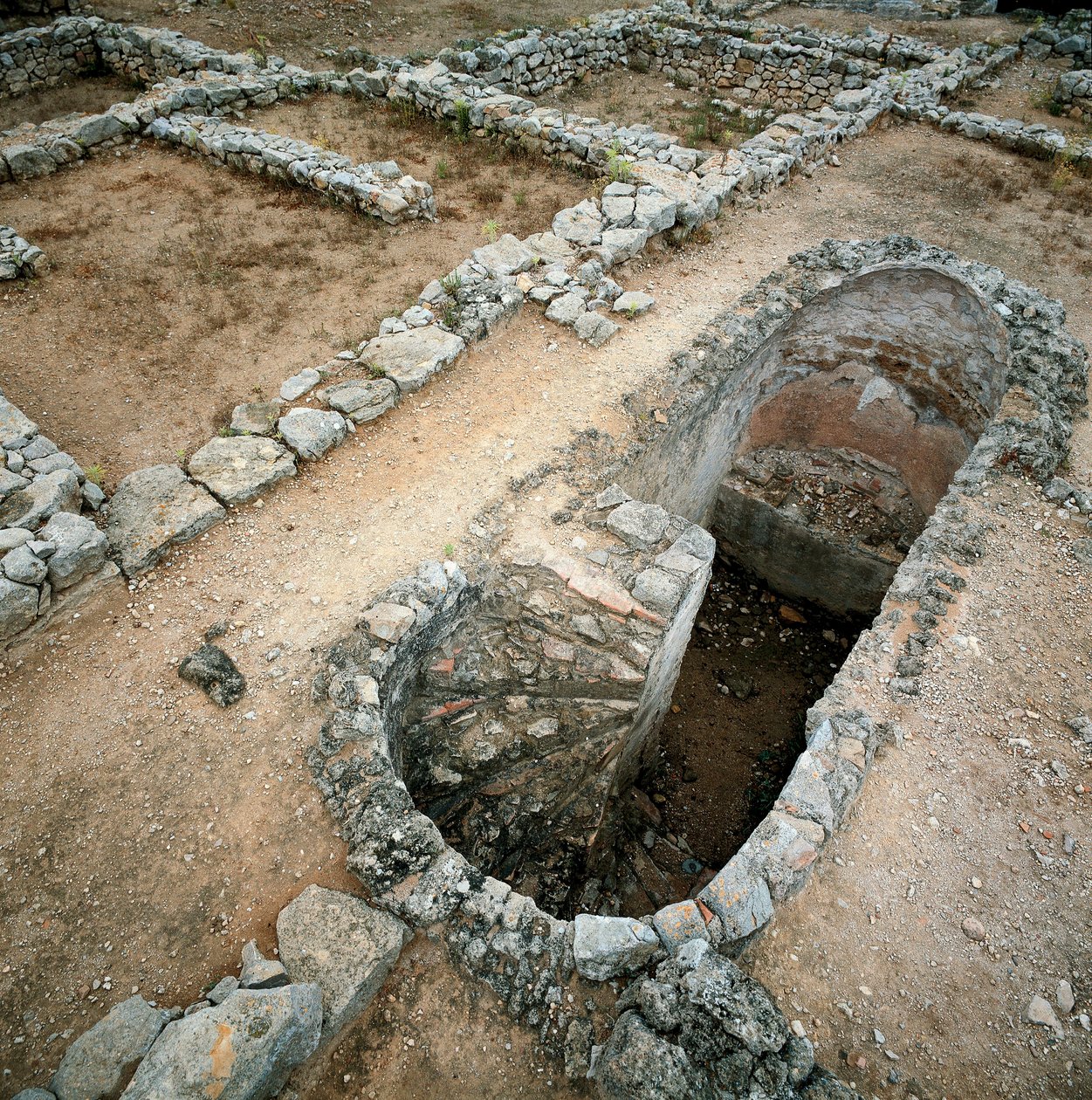 Cistern of the Greco-Roman city of Ampurias (Empuries), 2nd century BC (photo) 作者 小说
