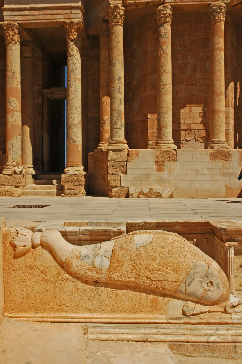 舞台前的海豚雕刻，利比亚 Sabratha，公元 190 年 作者 小说