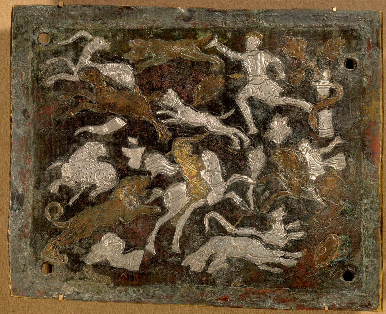 Inlaid plate: bronze hunting scenes and silver and copper inlays made 350-400 AD, ancient Rome. from Italy. Roman Empire. Paris, Musee Du Louvre 作者 小说