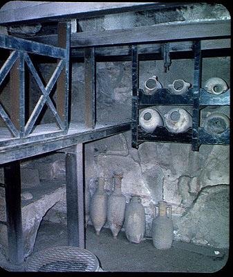 一家商店的内部有amphorae的，从海王星和Amphitrite议院 作者 小说