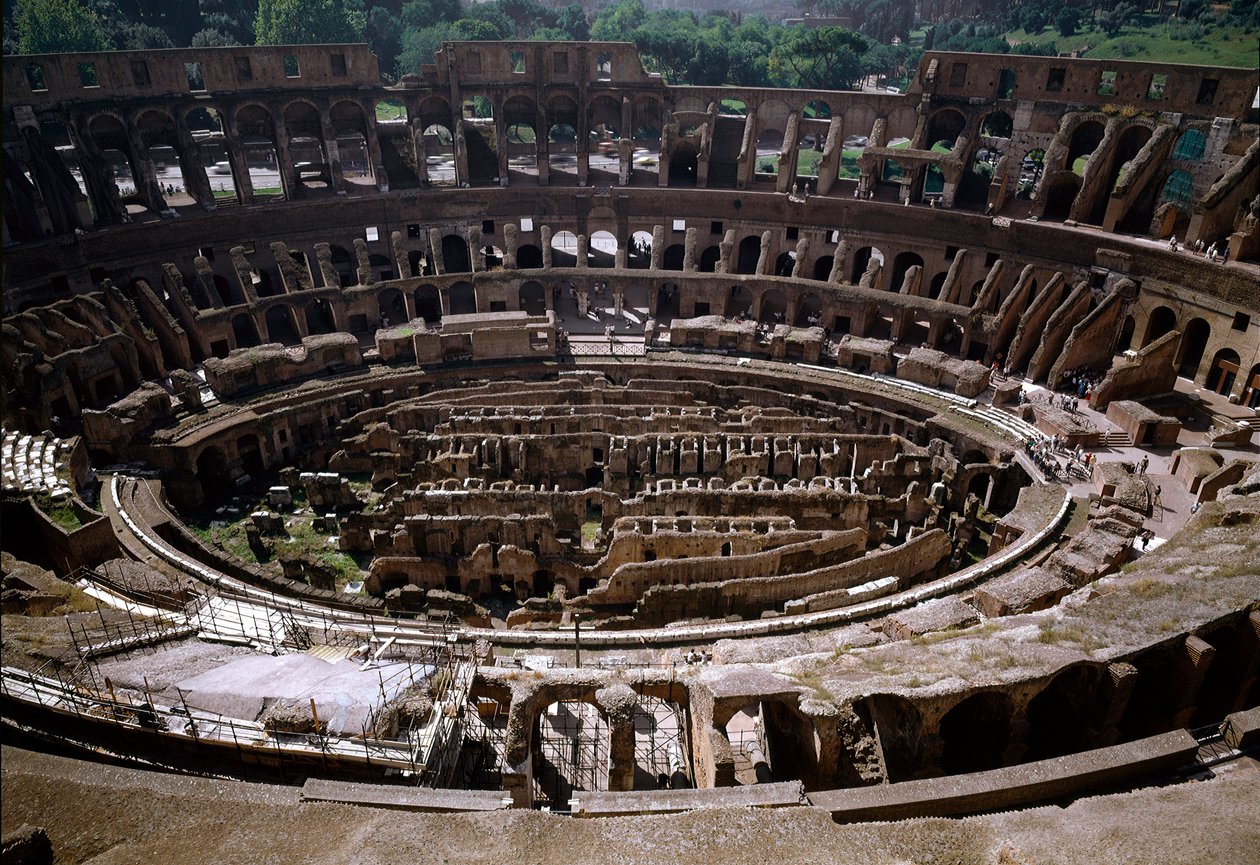 Colisee 的内部视图，建于 70 至 80 年之间（摄影） 作者 小说