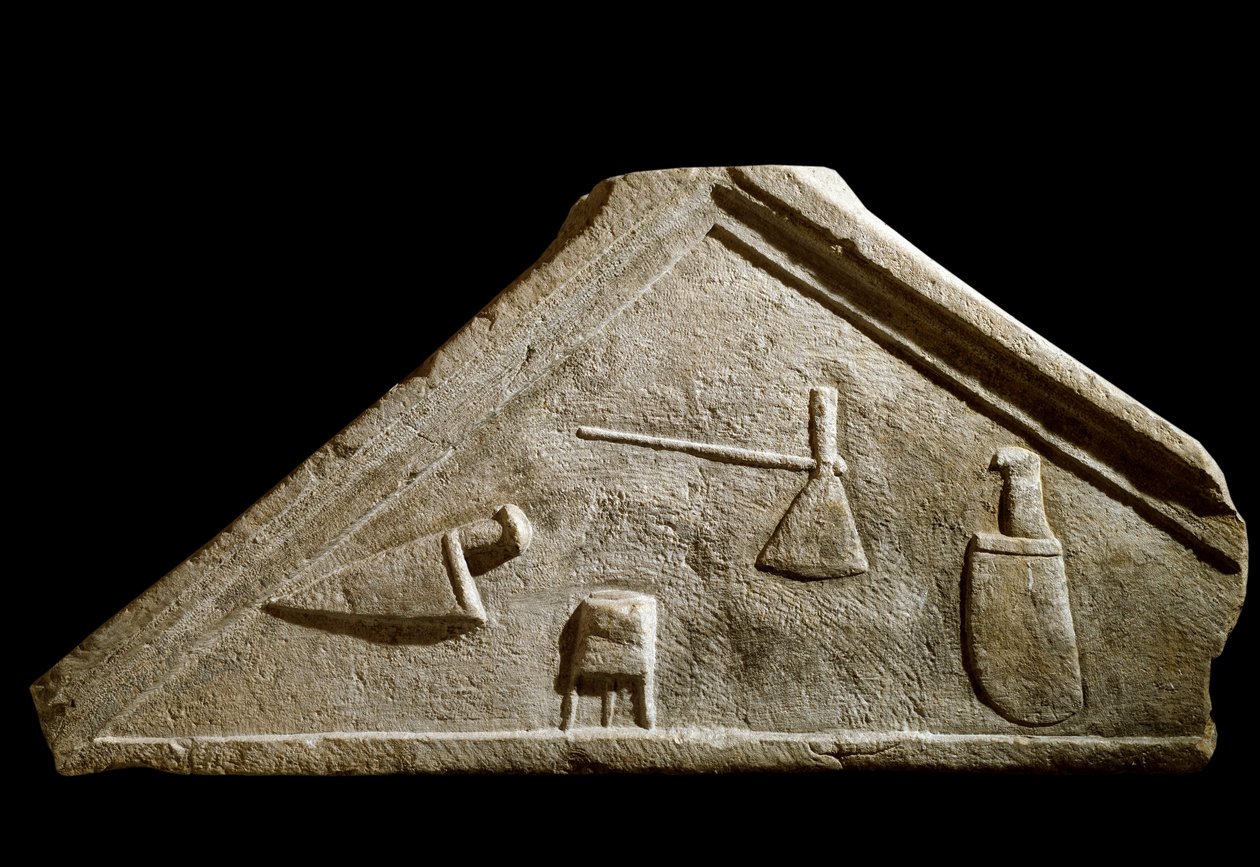 Pediment decorated with knives and butcher objects 作者 小说
