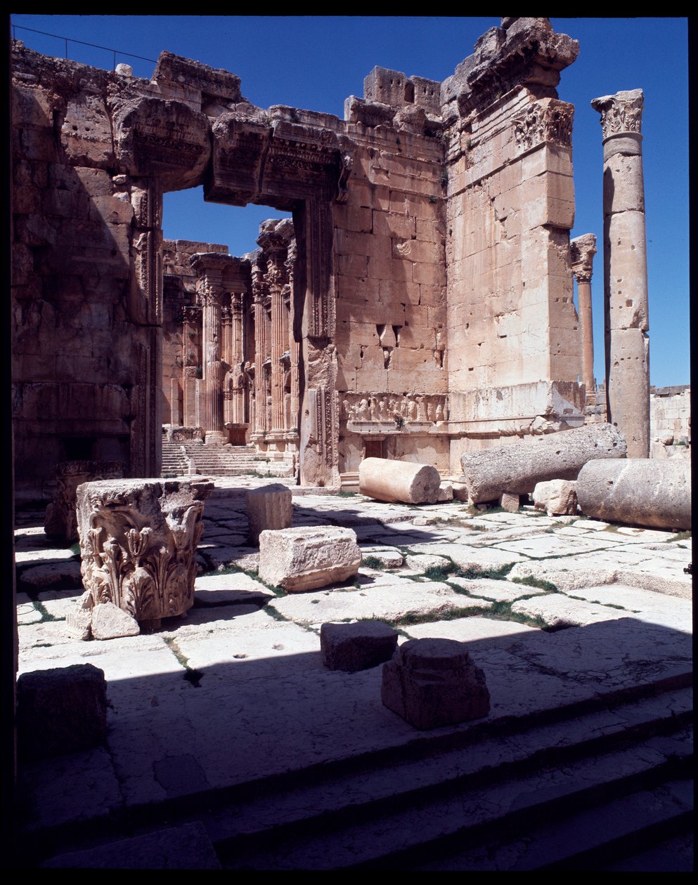Remains of the temple of Bacchus 作者 小说