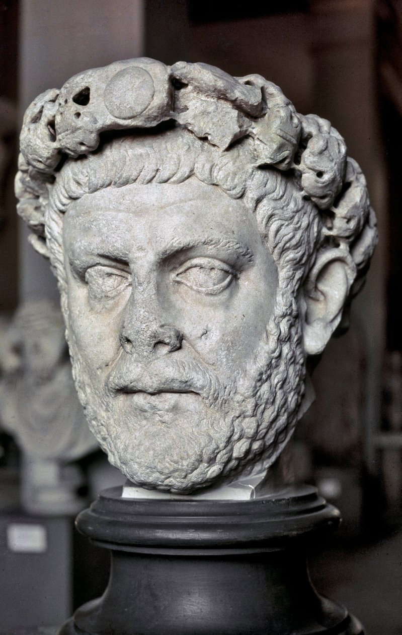 罗马艺术：戴克里先 (Gaius Aurelius Valerius Diocletianus，245-316) 的半身像，284 至 305 年的罗马皇帝。大理石雕塑。 伊斯坦布尔，考古博物馆。 作者 小说
