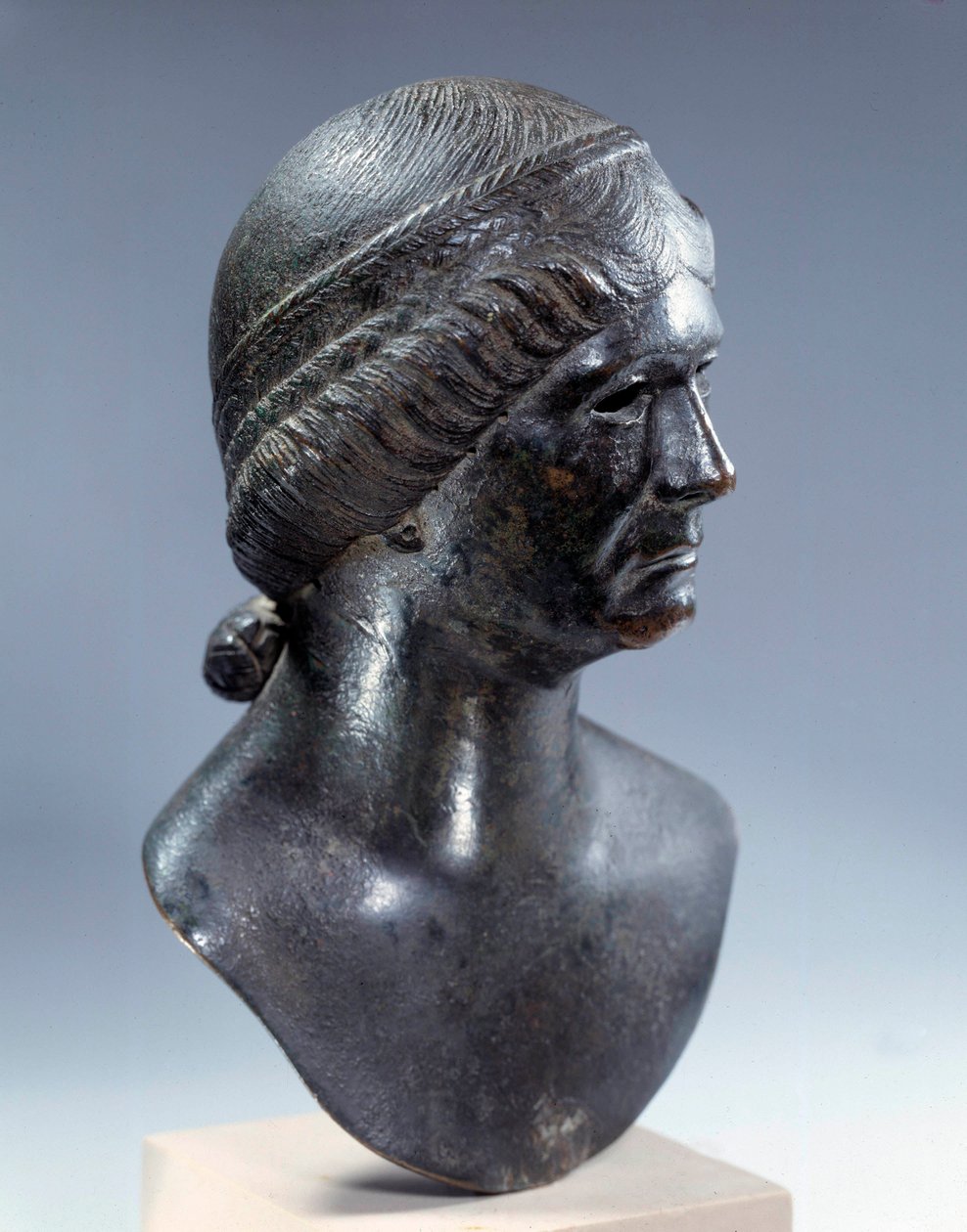 Roman art: bronze woman