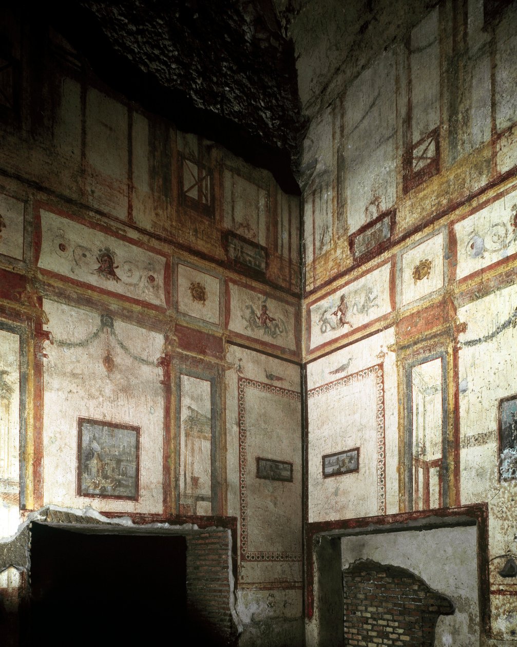罗马艺术：domus aurea 或 Doree House 的内部景观：古罗马皇宫，由 Neron 建造。 意大利罗马 作者 小说