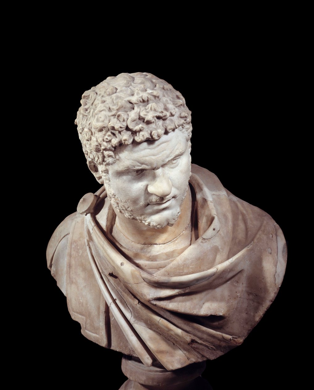 Roman art: marble bust of Caracalla (188-217), emperor from 211 to 217 AD. Sun 0,52 m Paris, Musee du Louvre 作者 小说