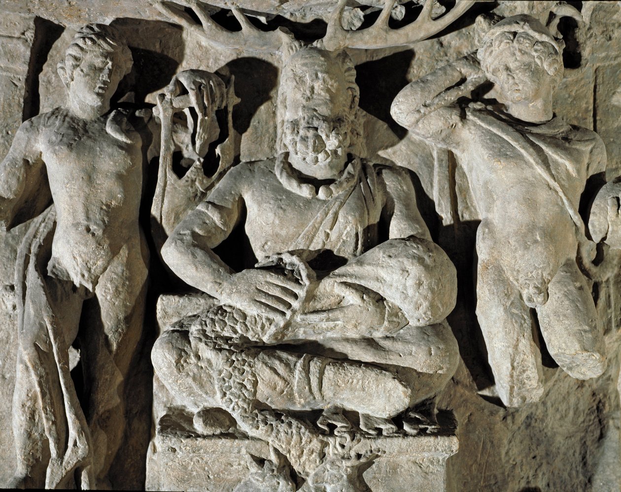 罗马艺术：源于凯尔特人的高卢神Cernunnos（或Kernunnos）代表着阿波罗和墨丘利之间。来自兰斯。公元1世纪。罗马，罗马公民博物馆 作者 小说
