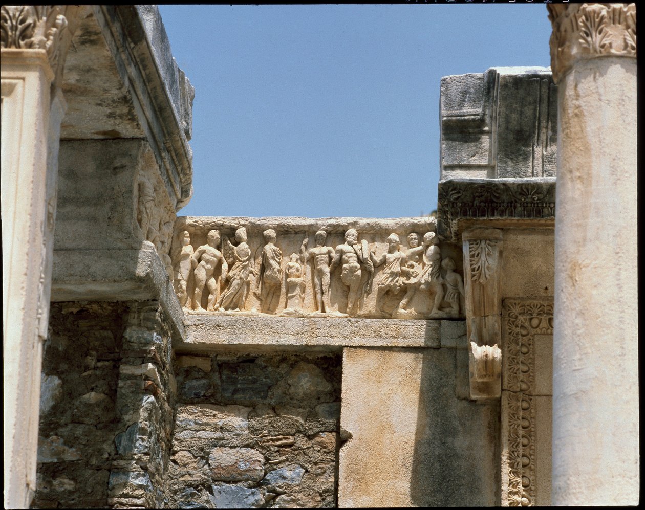 View of the temple of Hadrian 作者 小说