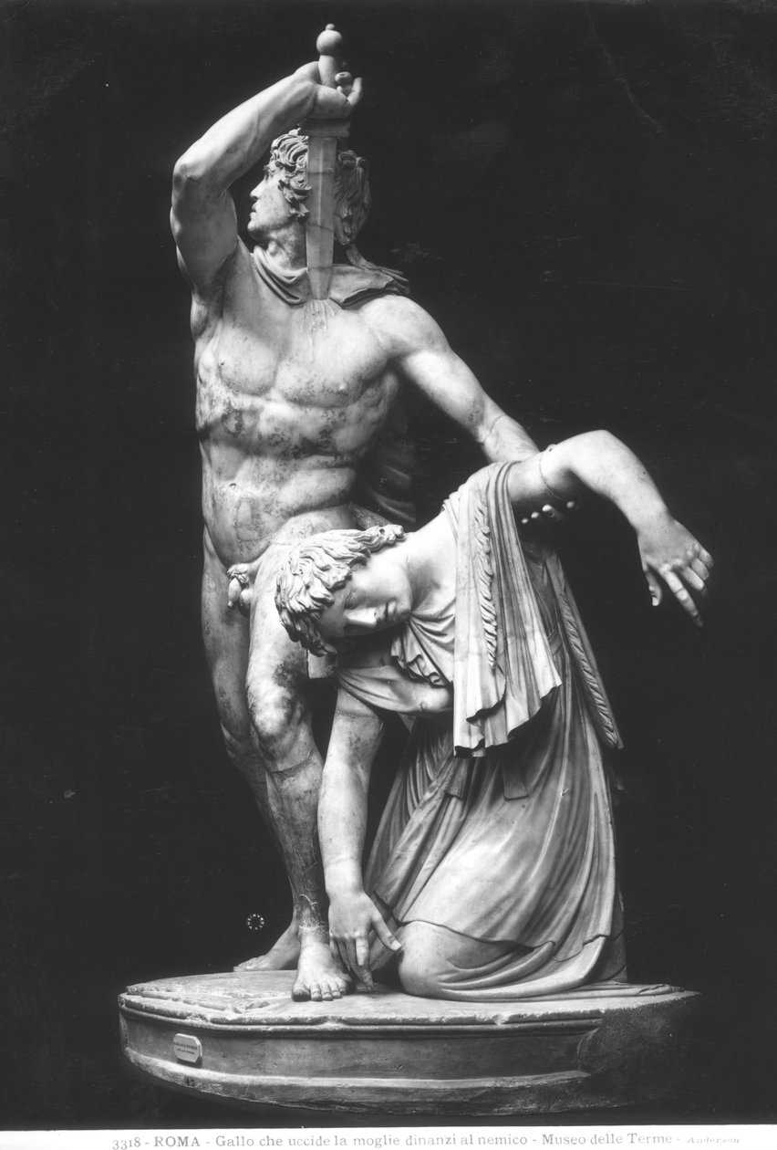 一个高卢人在敌人面前杀死了他的妻子，也被称为 Paetus 和 Arria，希腊原版（大理石）的罗马复制品（黑白照片） 作者 罗马罗马