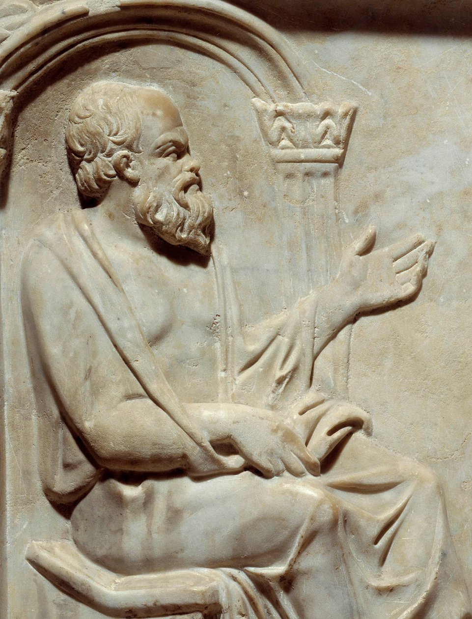 Roman Antiquities, Sarcophagus of the Muses: Socrates (469-399 BC) Greek philosopher with his muse. Detail Paris Musee du Louvre. 作者 罗马罗马
