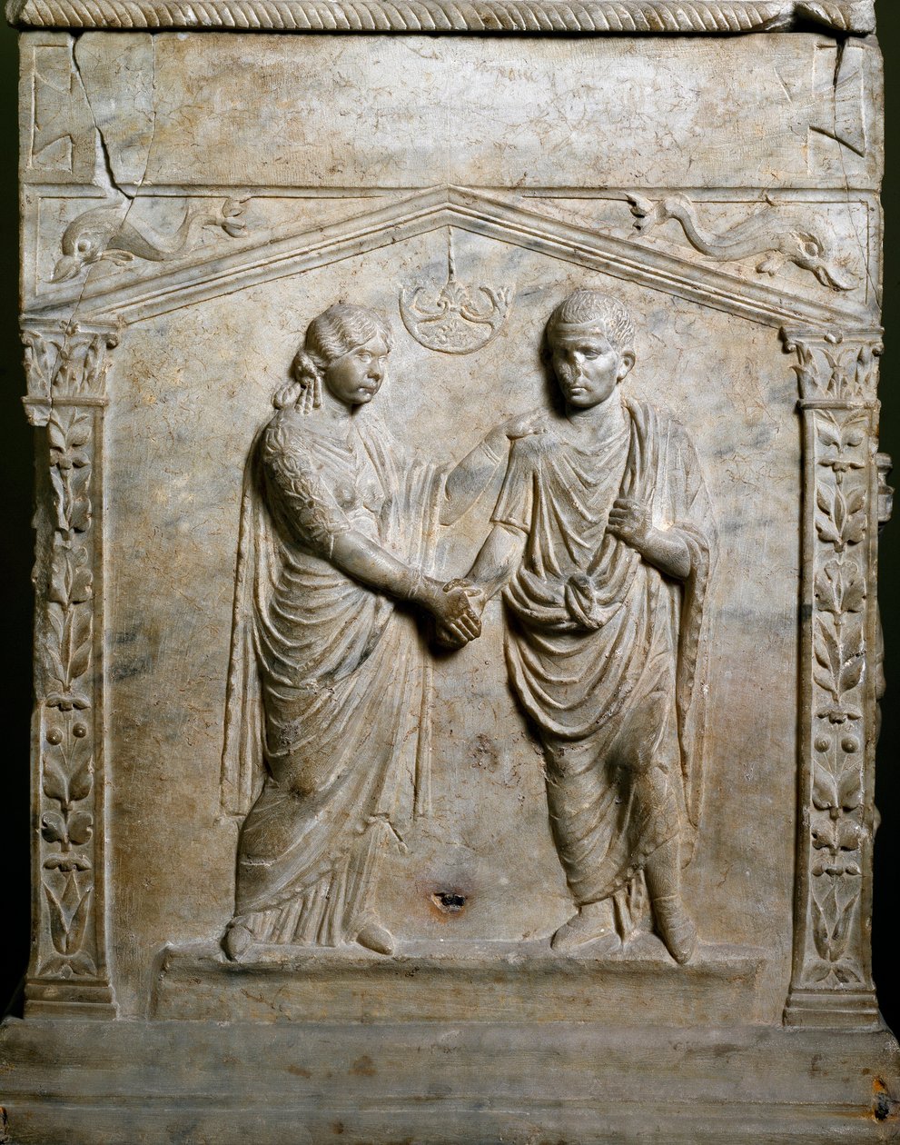 Roman art: funerary altar decorates the scene of a wedding (Junctio dextrarum). Low relief. Rome, Museo Nazionale Romano 作者 罗马罗马