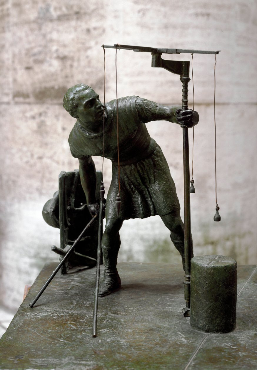 Roman art: “” the gromatician”” A surveyor (agrimeners) measures the land using a groma (gruma). Bronze sculpture. Rome, Museum of Roman Civilization 作者 罗马罗马