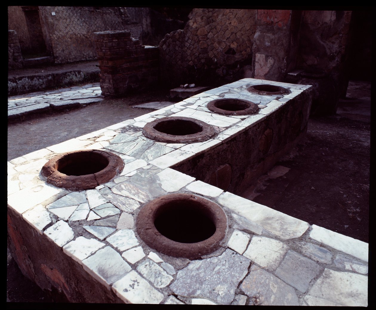Thermopolium 大理石柜台，公元前 5 世纪 - 公元 1 世纪 作者 罗马罗马