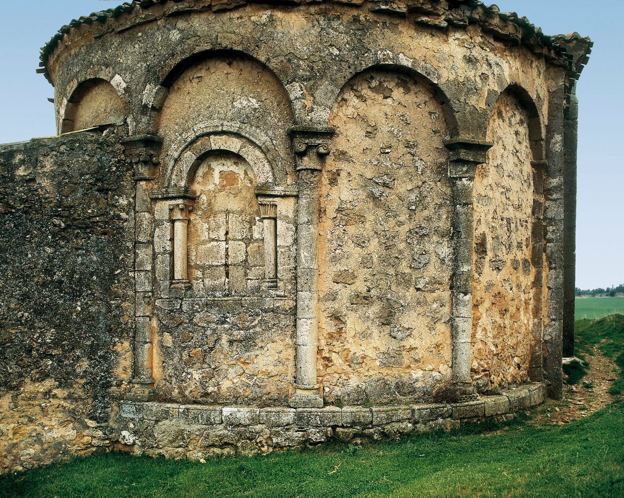 Apse seen from the outside, Church of St. Michael (Parroquia católica de san Miguel Arcángel) in Valdenebro, Soria, Castile and Leon, Spain, late 12th - early 13th century (photo) 作者 罗马式