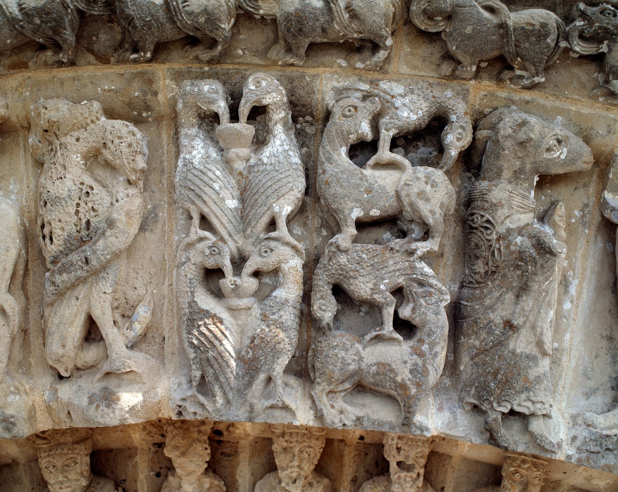 Detail of sculptures of the south portal 作者 罗马式