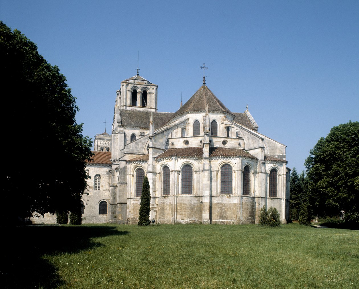 General view of the Basilica 作者 罗马式