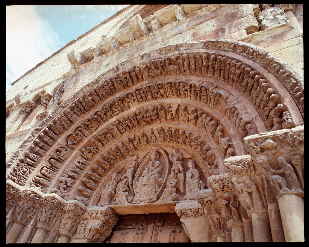 罗马式艺术：圣多米尼加教堂的鼓室（Iglesia de Santo Domingo，圣多米尼克教堂鼓室）12 世纪西班牙索里亚 作者 罗马式