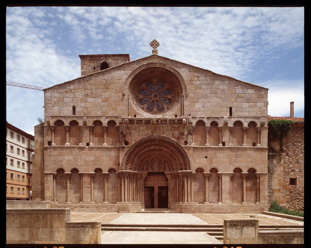 罗马式艺术：圣多米尼加教堂（Iglesia de Santo Domingo，圣多米尼克教堂）12 世纪西班牙索里亚的景色 作者 罗马式